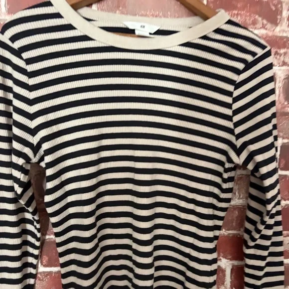 H&M Black and Cream Striped Long Sleeve Top - Picture 4 of 4